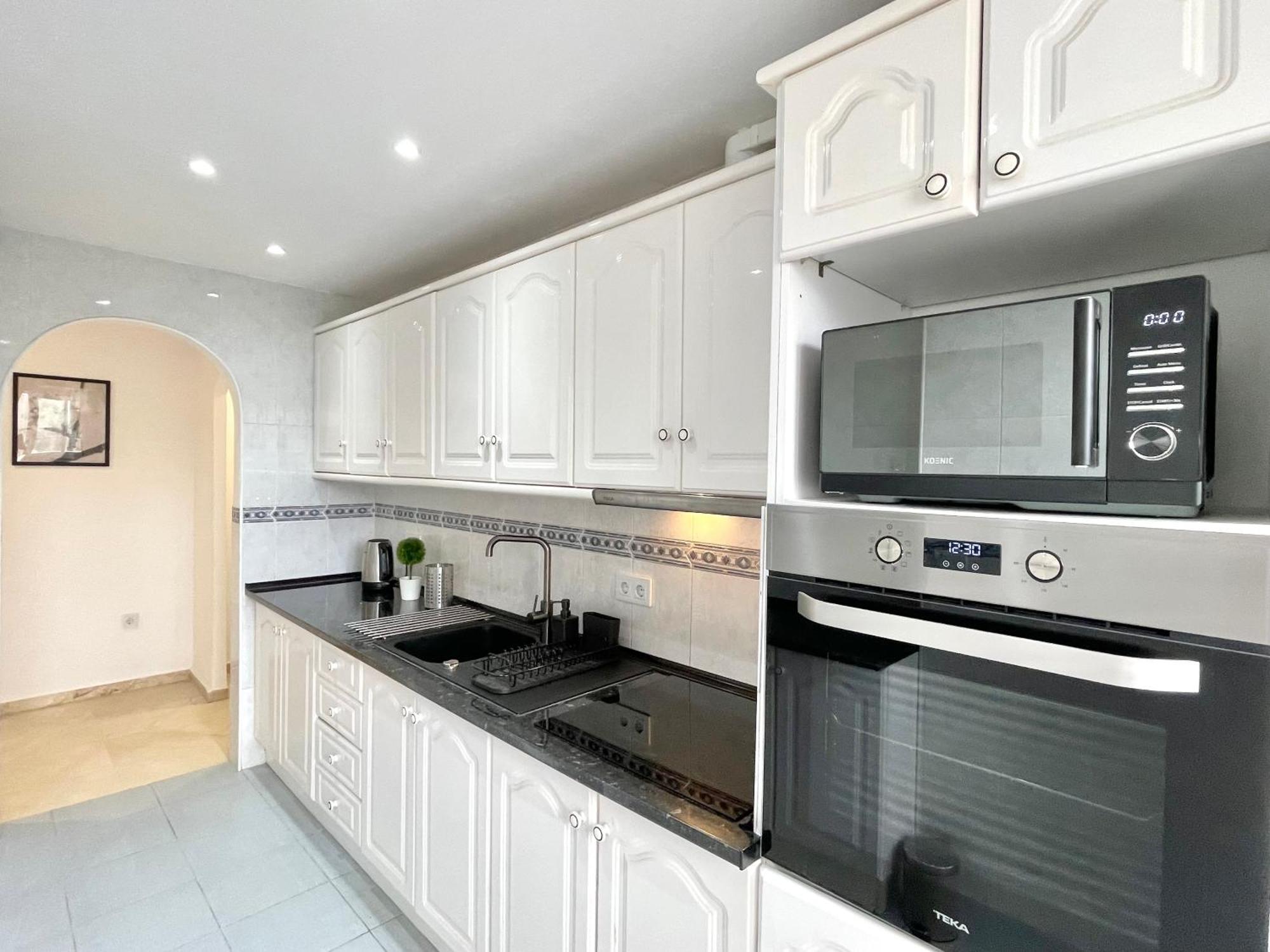 Beach Retreat 2 Bedroom Apartment Fuengirola Bagian luar foto