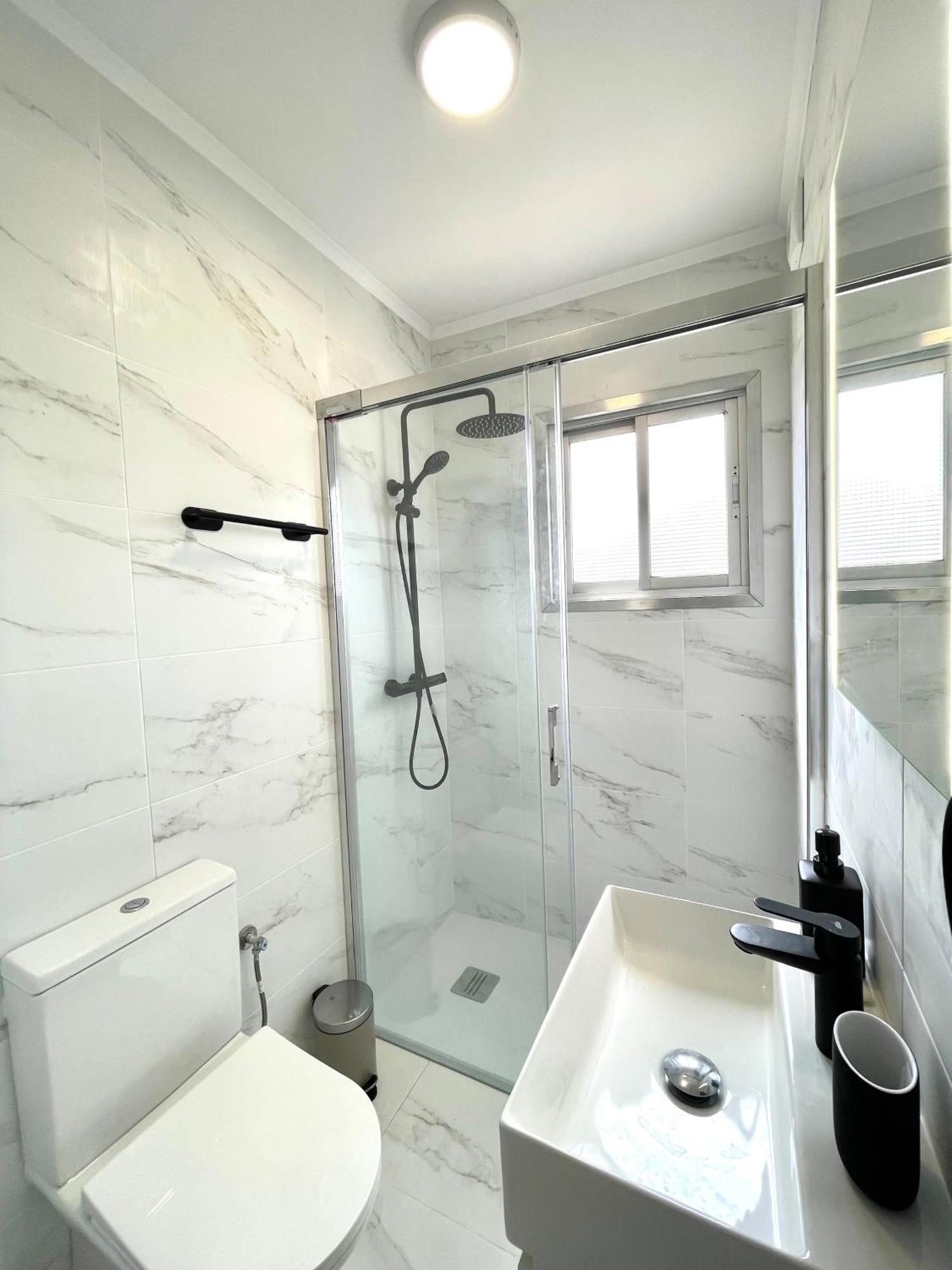 Beach Retreat 2 Bedroom Apartment Fuengirola Bagian luar foto