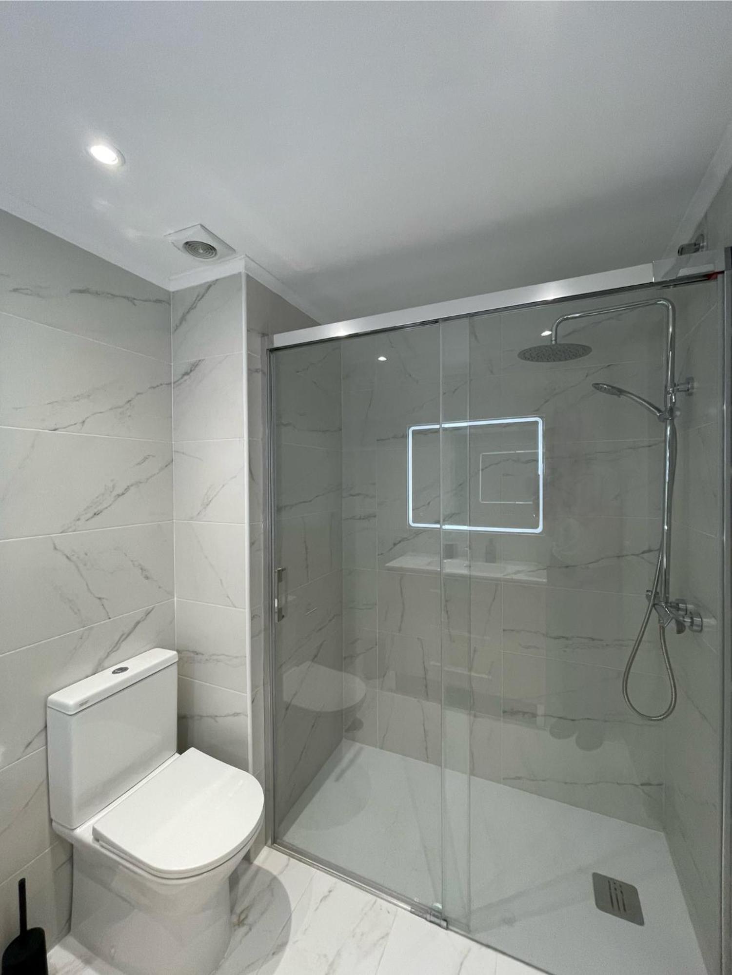 Beach Retreat 2 Bedroom Apartment Fuengirola Bagian luar foto