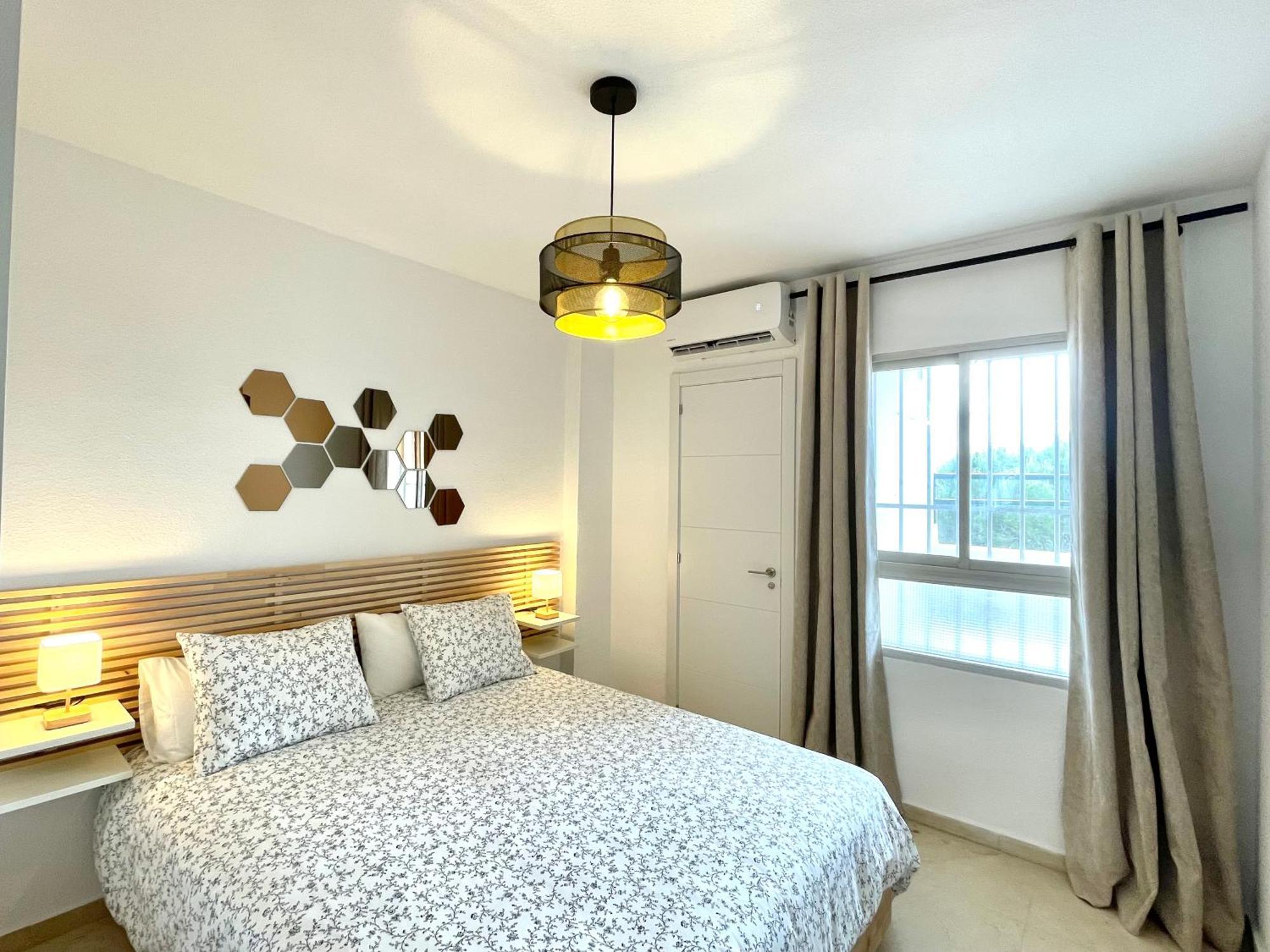 Beach Retreat 2 Bedroom Apartment Fuengirola Bagian luar foto